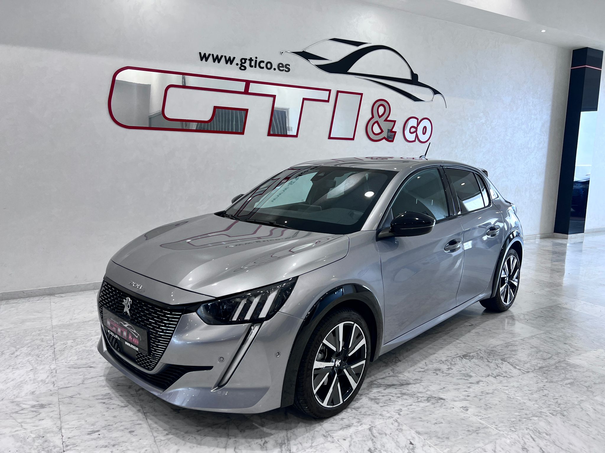 Peugeot 208 GT · foto 1