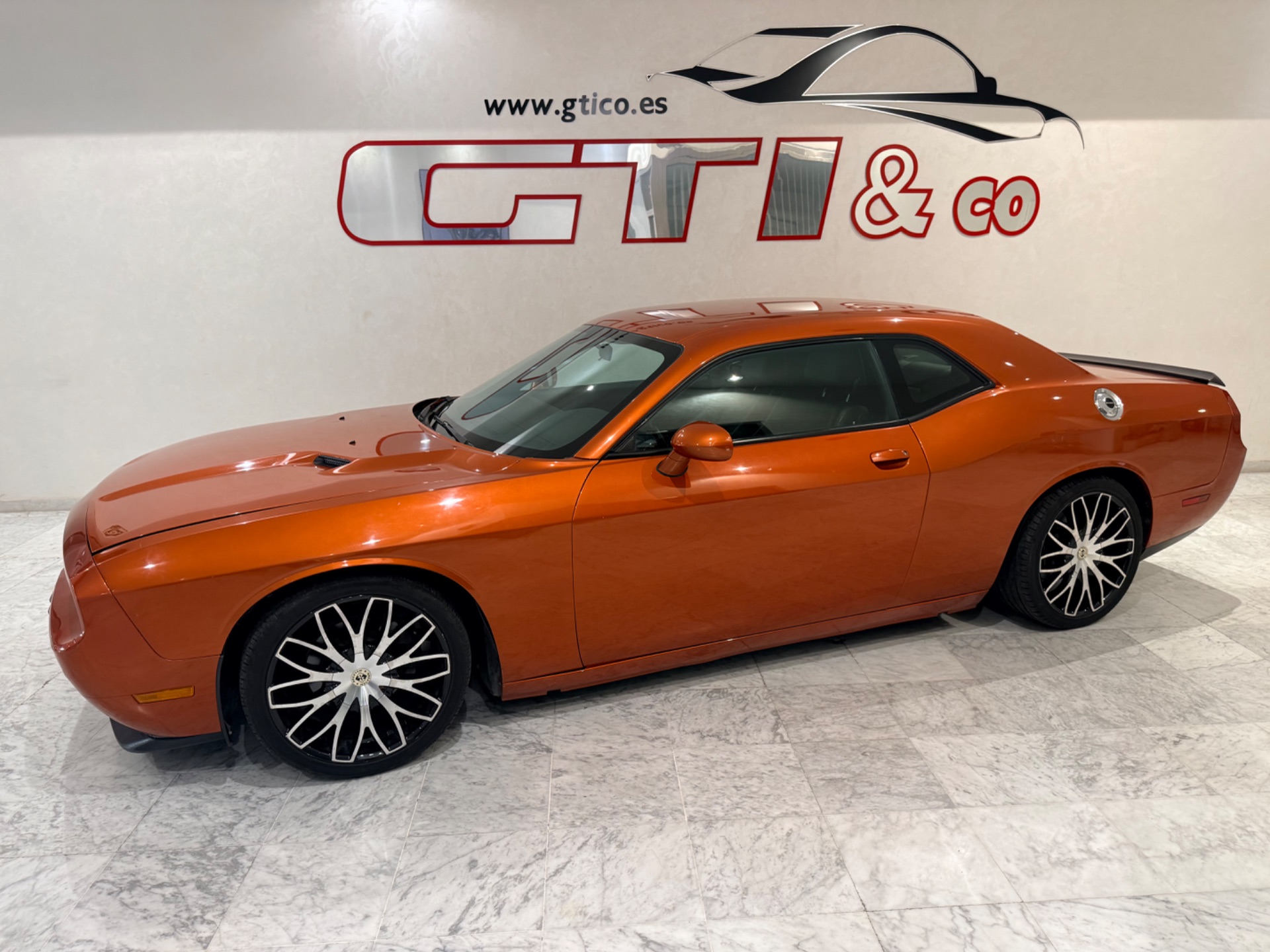 Dodge Challenger 8