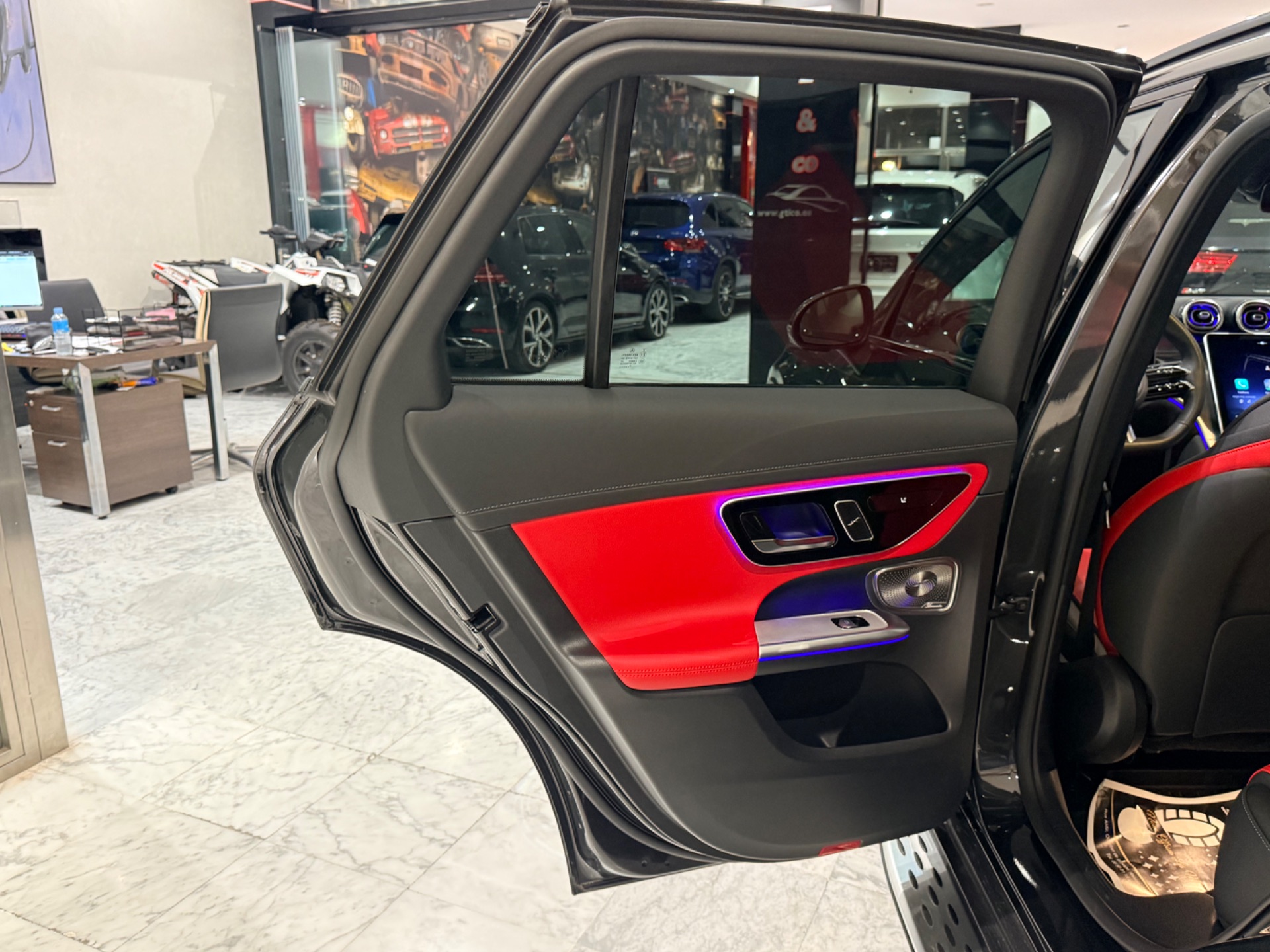 Mercedes-Benz GLC 300 23